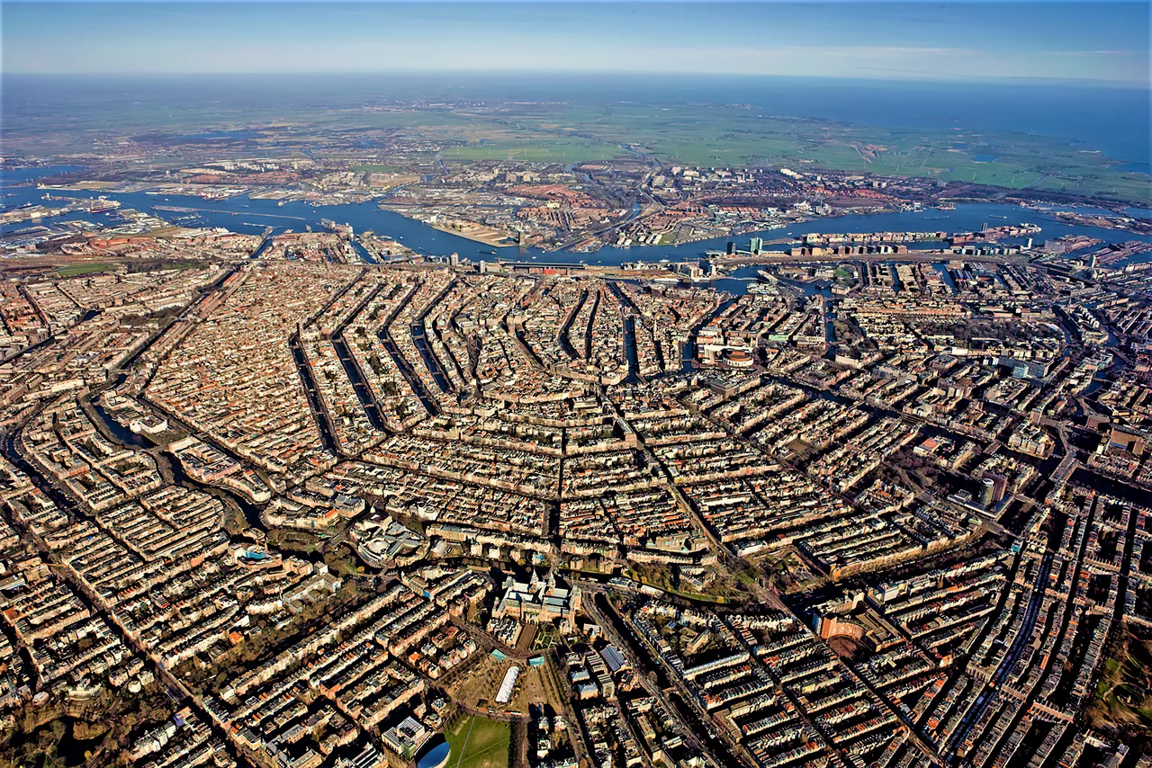 Amsterdam Kanal Turu Teknesi