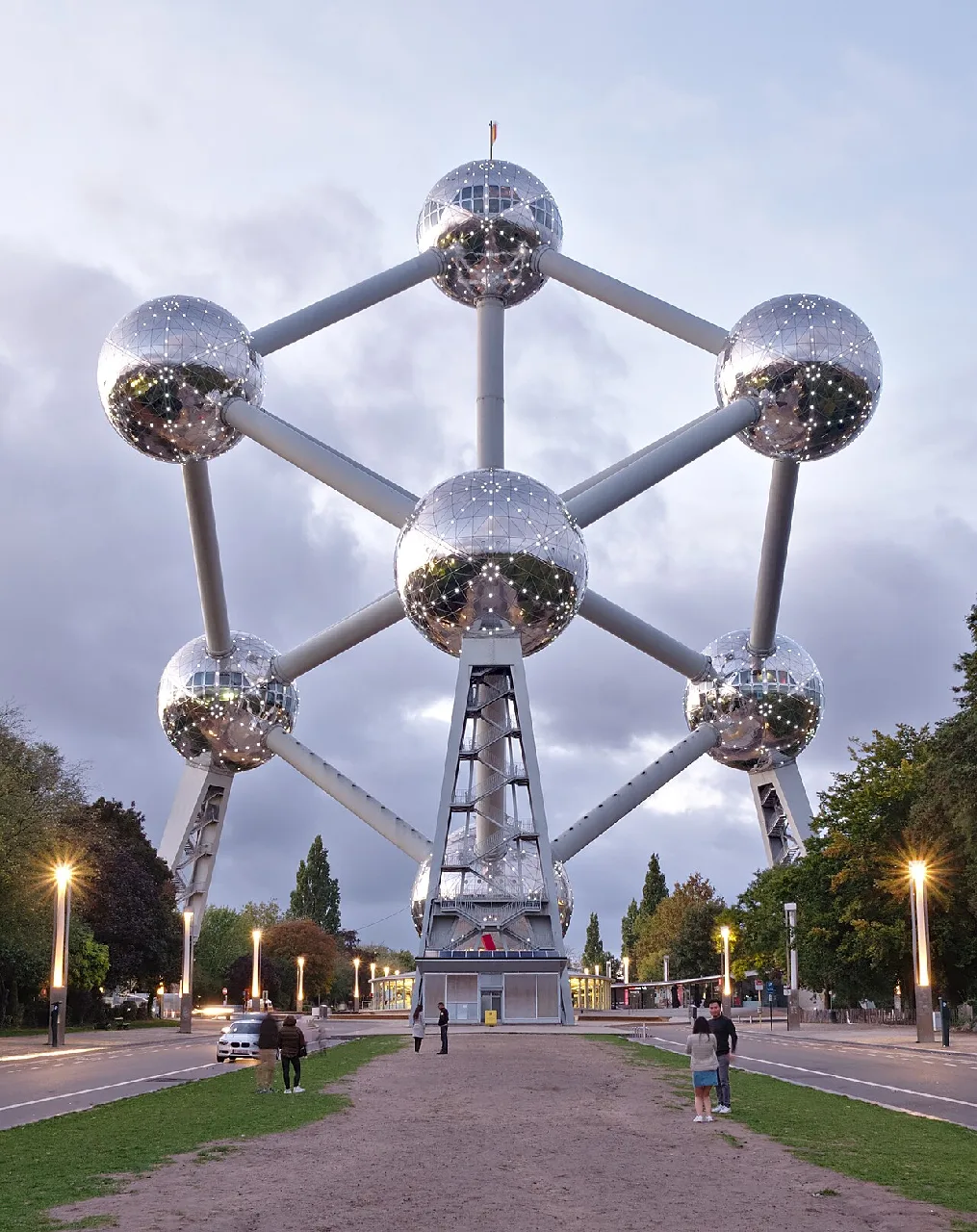Bruksel Atomium Kuleleri