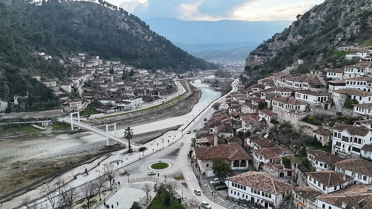 Berat Bin Pencereli Sehir
