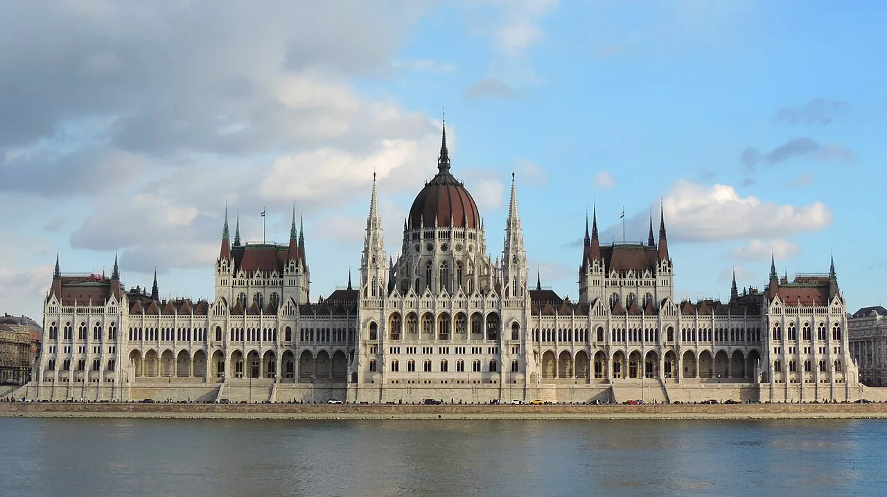 Macaristan Gezi Rehberi: Tuna'nın İncisi Budapeşte, Parlamento ve Kaleler