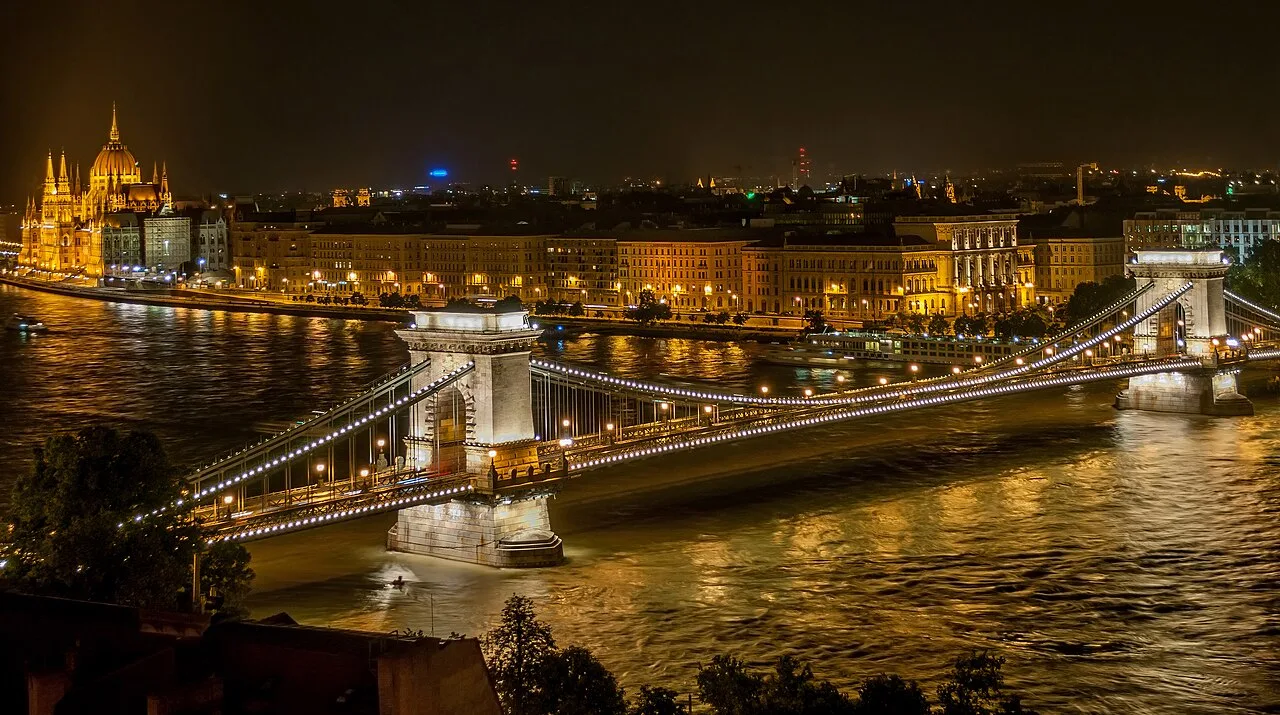 Budapeste Zincirli Kopru