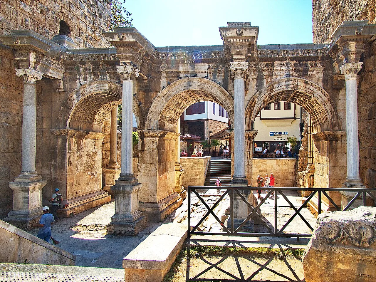 Hadrian Kapısı Üçkapılar