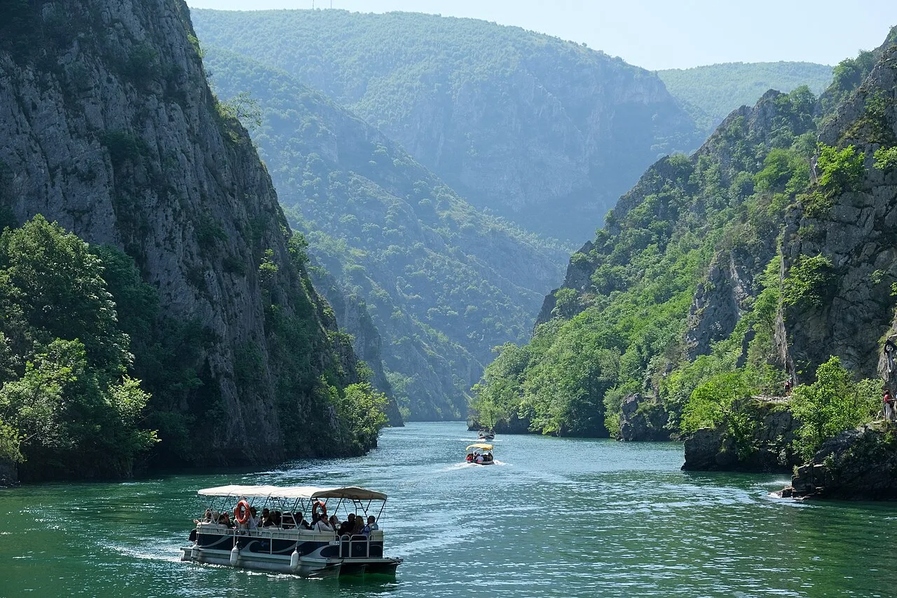 Matka Kanyonu Zumrut Nehir