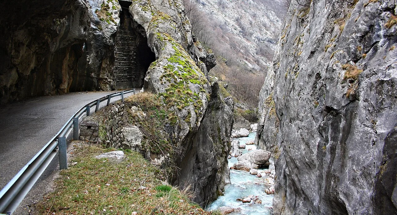 Rugova Kanyonu Sarp Kayaliklar