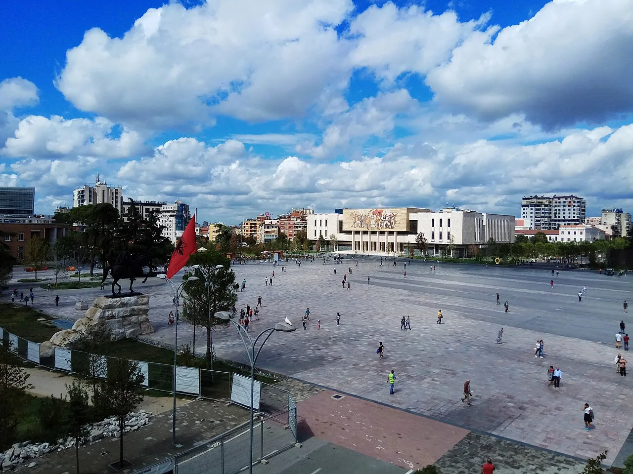 Arnavutluk Gezi Rehberi: Renkli Başkent Tiran ve Adriyatik Sahili Durrës