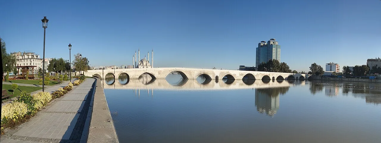 Tarihi Taşköprü Adana