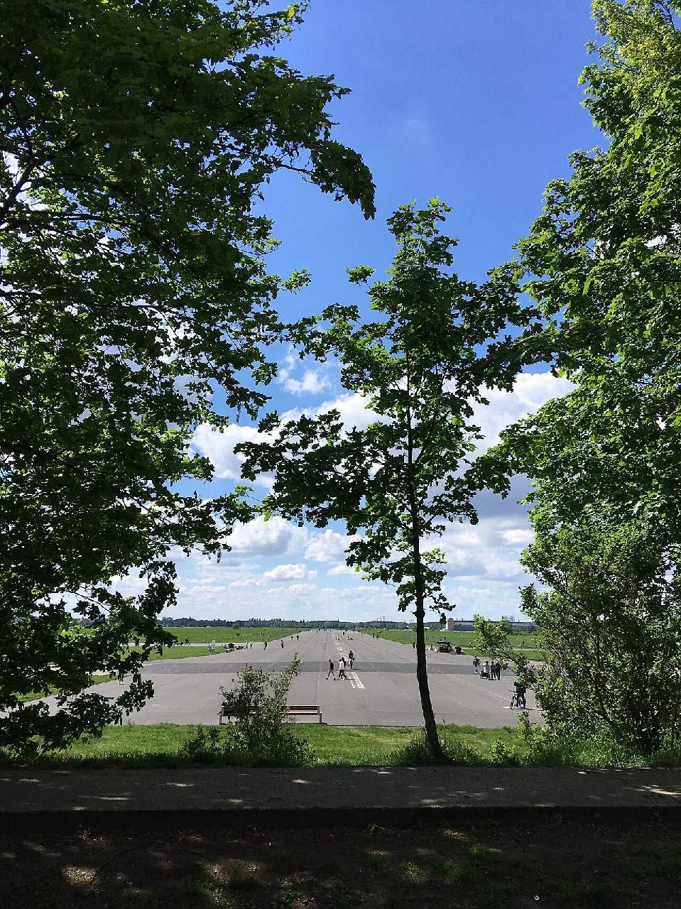 Tempelhofer Feld Havalimanı Parkı